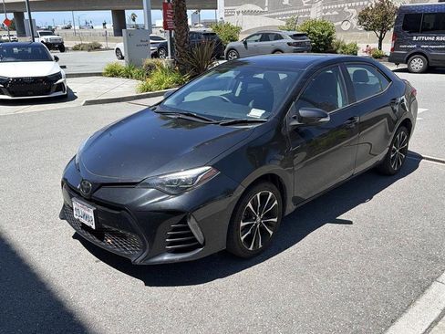 Used 2018 Toyota Corolla XSE FWD image 1