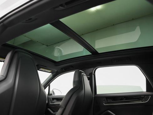 Certified 2025 Porsche Cayenne image 42