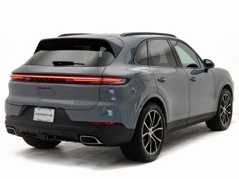 Used 2025 Porsche Cayenne image 32