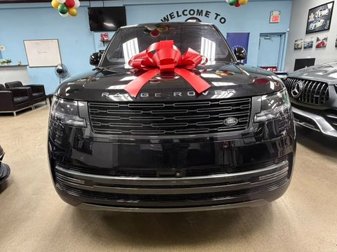 Used 2023 Land Rover Range Rover Long Wheelbase SE image 4
