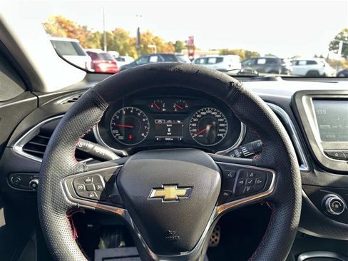 Used 2017 Chevrolet Malibu LT image 16