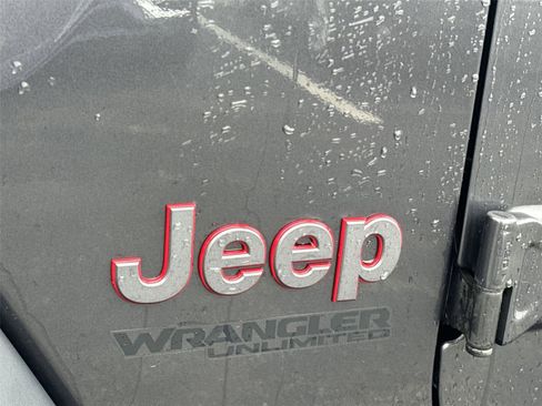 Used 2022 Jeep Wrangler Unlimited Rubicon w/ Xtreme Recon 35" Tire Package image 10