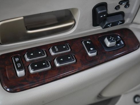 Used 2006 Lincoln Town Car Signature Limited RWD image 17