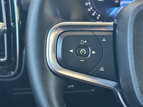 Certified 2025 Volvo XC40 B5 Plus AWD/4WD image 29