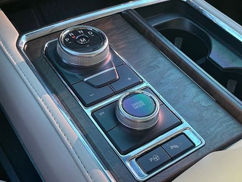 Used 2020 Ford Expedition Platinum image 19