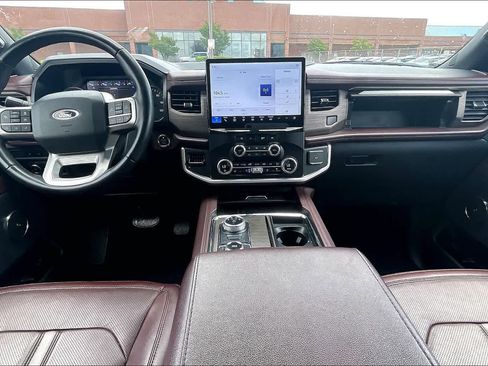 Used 2024 Ford Expedition Limited image 10