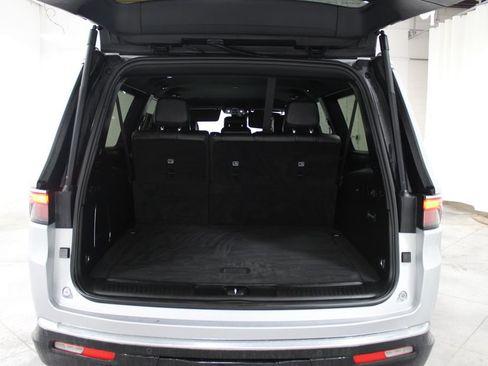 Used 2023 Jeep Wagoneer L Series III w/ Preferred Equipment Group AWD/4WD image 31