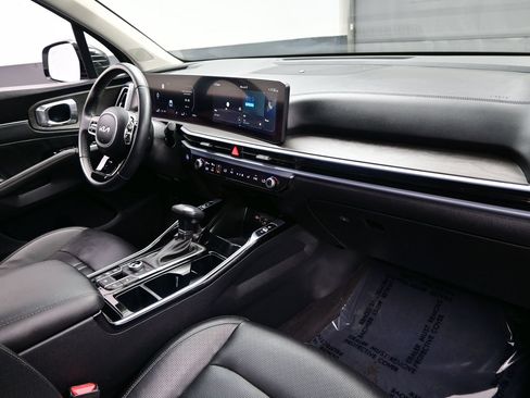 Used 2025 Kia Sorento SX AWD/4WD image 18
