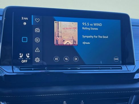 Used 2025 Volkswagen Atlas Cross Sport SE image 16