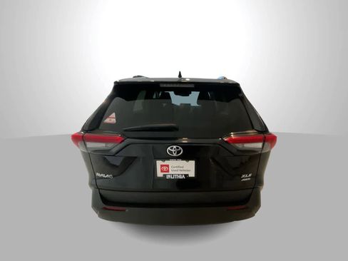 Used 2021 Toyota RAV4 XLE Premium image 7