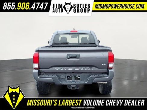 Used 2018 Toyota Tacoma TRD Sport image 5