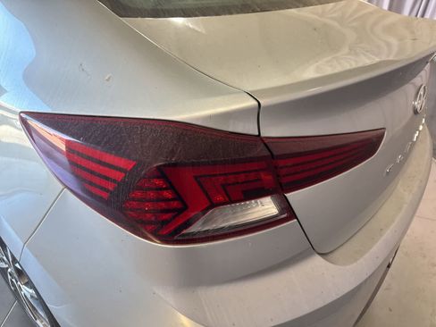 Used 2020 Hyundai Elantra Limited image 12