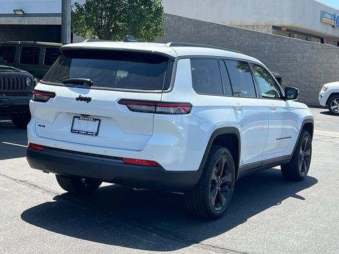 New 2026 Jeep Grand Cherokee L Limited w/ Limited Altitude Package AWD/4WD image 7