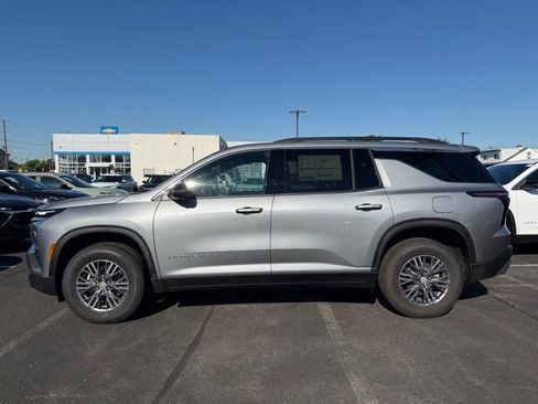 New 2026 Chevrolet Traverse LT w/ Driver Confidence Package FWD image 4