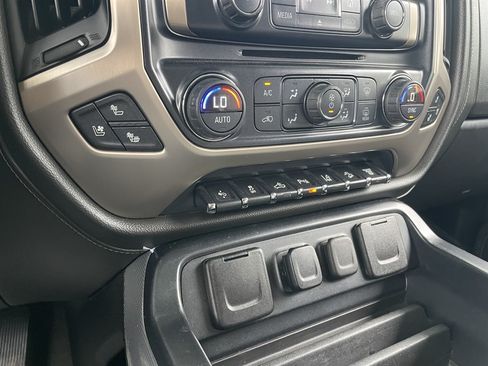 Used 2016 GMC Sierra 2500 Denali w/ Duramax Plus Package AWD/4WD image 32