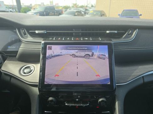 Used 2025 Jeep Grand Cherokee Limited w/ Black Appearance Package image 18