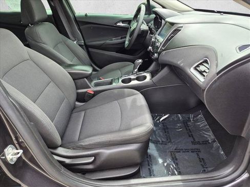Used 2017 Chevrolet Cruze LT w/ Sun And Sound Package FWD image 18