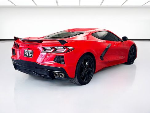 Used 2022 Chevrolet Corvette Stingray Preferred Cpe w/ Z51 Performance Package RWD image 4