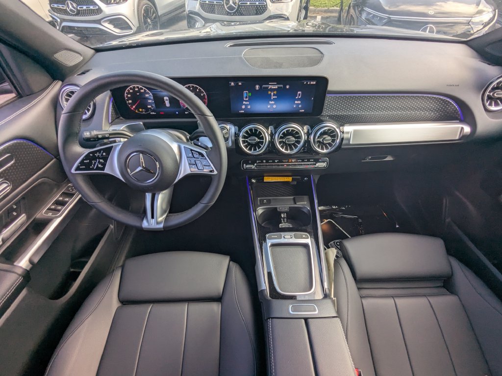 Used 2024 Mercedes-Benz GLB 250 4MATIC image 2