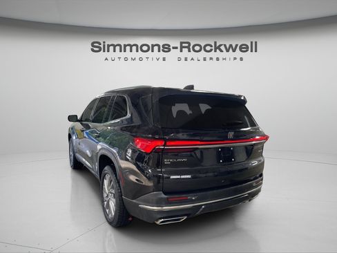 Used 2025 Buick Enclave Preferred AWD/4WD image 3