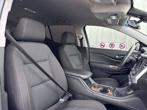 Used 2023 GMC Acadia SLE image 30