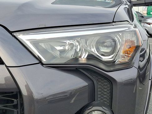 Used 2022 Toyota 4Runner TRD Off-Road Premium AWD/4WD image 11