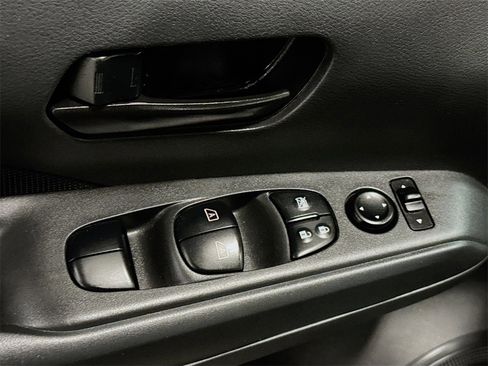 Used 2021 Nissan Kicks S image 19