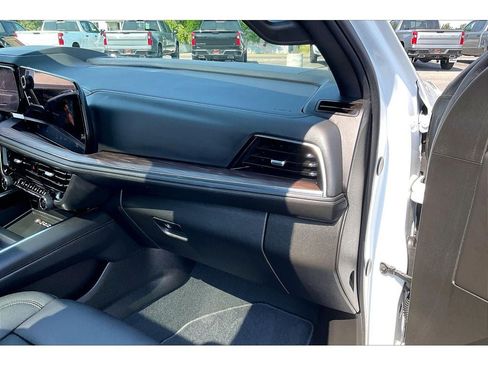 Used 2026 Chevrolet Suburban Z71 w/ Z71 Off-Road Package AWD/4WD image 17