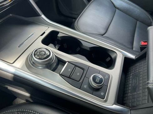 Used 2024 Ford Explorer Limited image 16