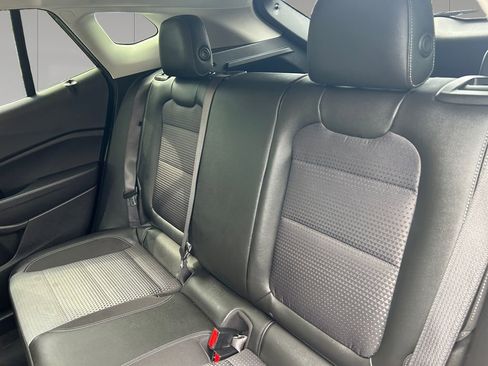 Used 2025 Chevrolet Trax LT FWD image 16