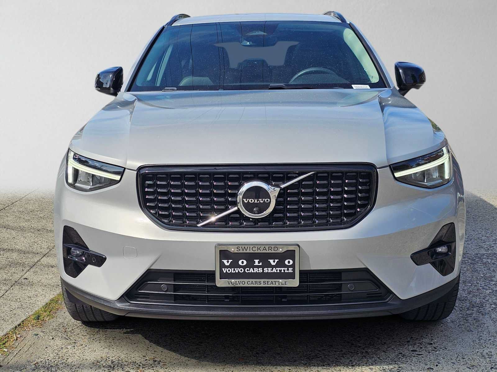 Used 2023 Volvo XC40 B5 Ultimate w/ Protection Package Premier AWD/4WD image 8