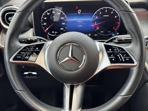 Used 2024 Mercedes-Benz GLC 300 4MATIC image 9