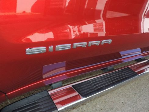 Certified 2025 GMC Sierra 1500 SLT image 13