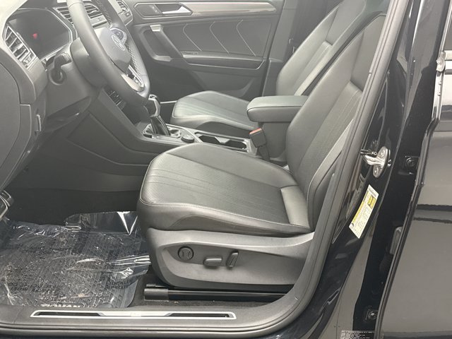 Used 2023 Volkswagen Tiguan SE R-Line AWD/4WD image 11