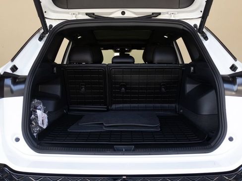 Used 2025 Volkswagen Tiguan SE R-Line AWD/4WD image 16