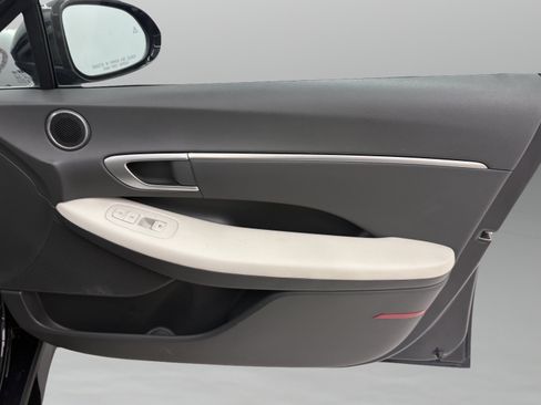 Used 2025 Hyundai Sonata SEL FWD image 25