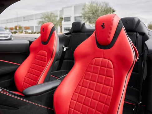 Used 2024 Ferrari Roma Spider image 43