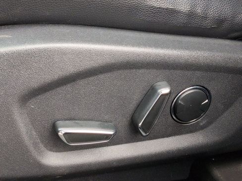 Used 2016 Ford Explorer XLT w/ Equipment Group 202A image 20