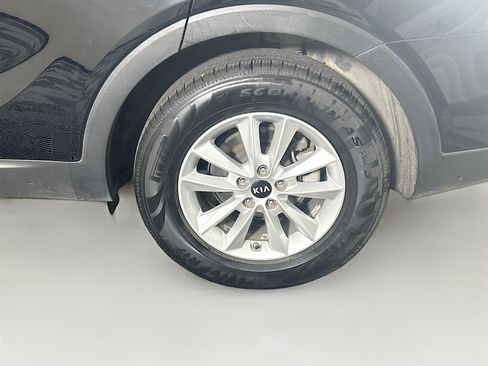 Used 2019 Kia Sorento L FWD image 11