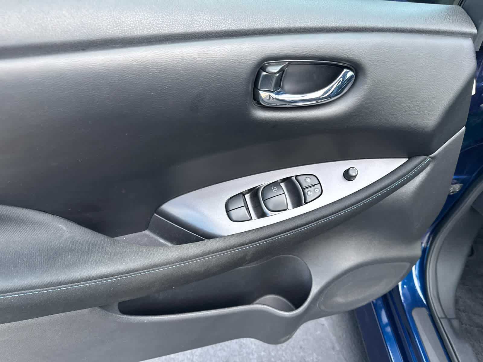 Used 2025 Nissan Leaf S FWD image 17