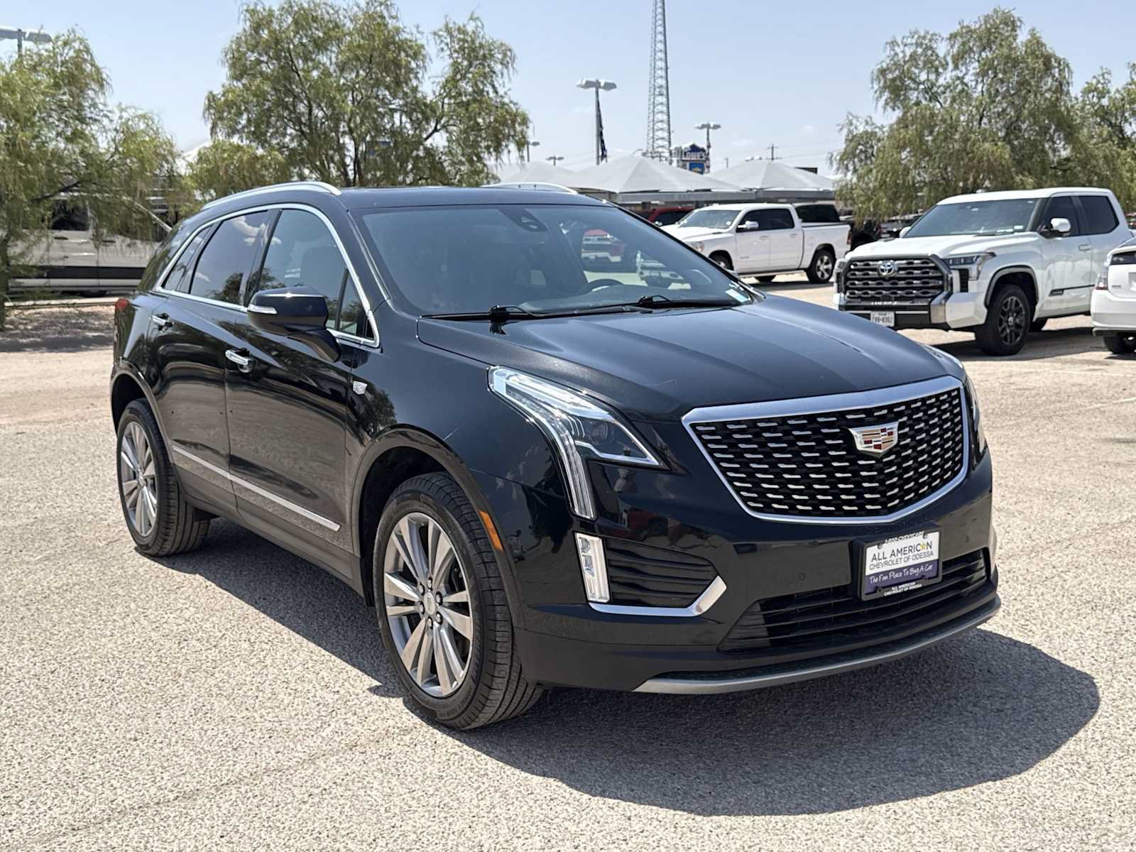 Used 2023 Cadillac XT5 Premium Luxury w/ LPO, Floor Liner Package AWD/4WD image 2