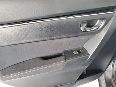 Used 2018 Toyota Corolla LE FWD image 13