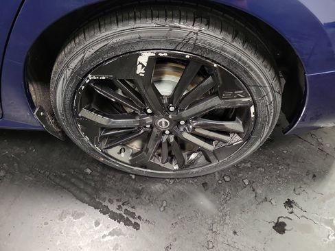 Used 2023 Nissan Altima 2.5 SR FWD image 12