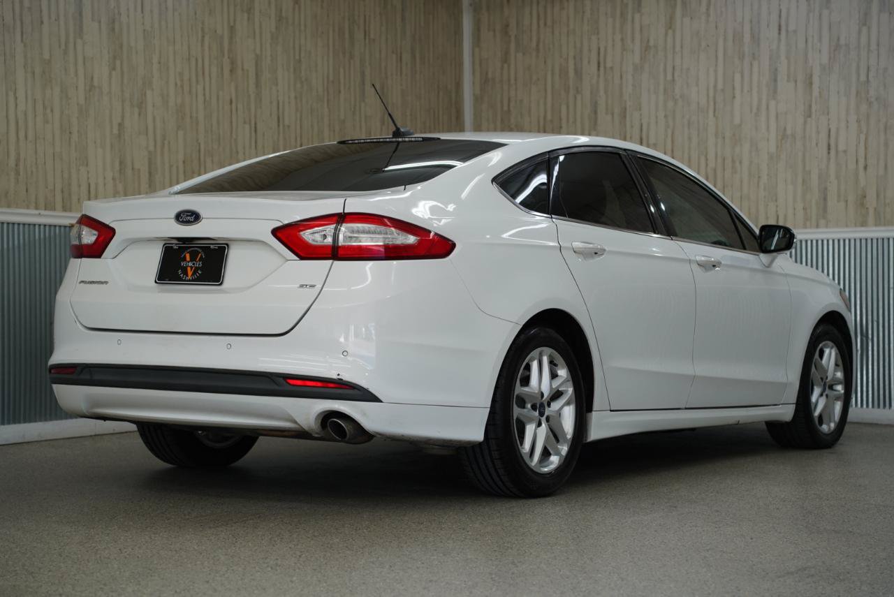 Used 2016 Ford Fusion SE FWD image 10