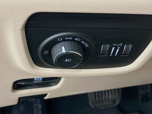 Used 2023 Jeep Grand Cherokee L Limited image 17