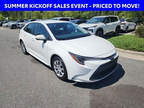 Used 2022 Toyota Corolla LE FWD image 1