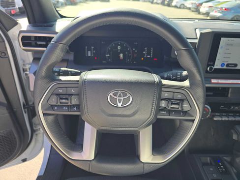 Certified 2026 Toyota 4Runner SR5 AWD/4WD image 25