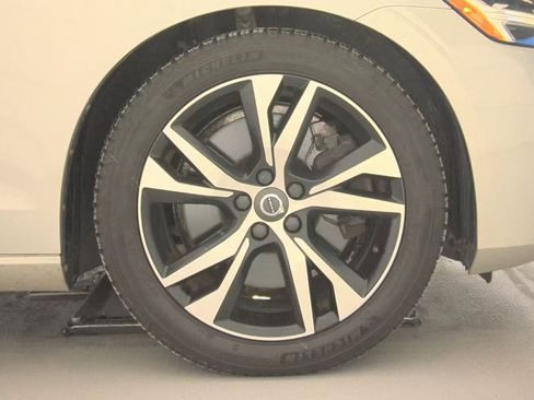 Used 2019 Volvo S60 T6 R-Design image 7