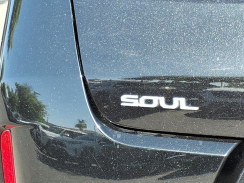 Used 2023 Kia Soul LX FWD image 9