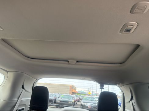 Used 2019 Chrysler Pacifica Limited image 13